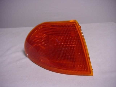 Foto van Voorknipperlicht rechts -9/94 oranje inclusief lamphouder opel astra f hatchback (53_, 54_, 58_, 59_) via winparts